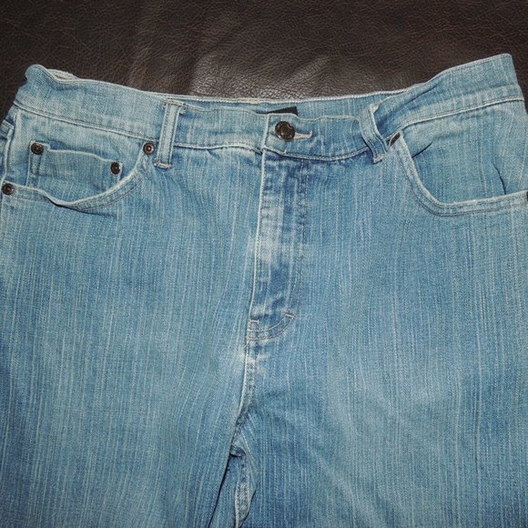 NorthCrest - Women's Capri Jean w/Cuffed Hem - Picture 4 of 7